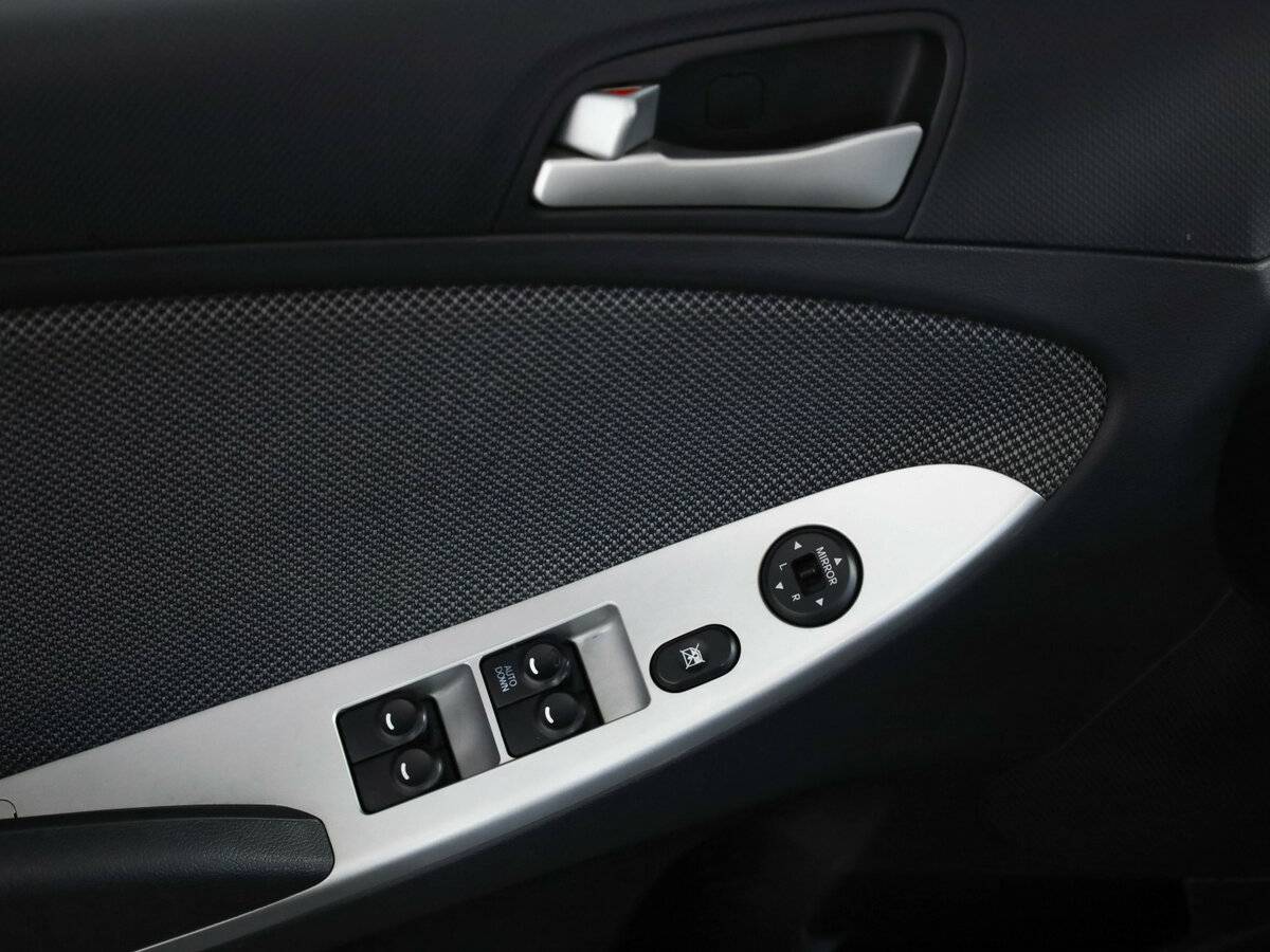 Купить Hyundai Solaris с пробегом. Фото: #20