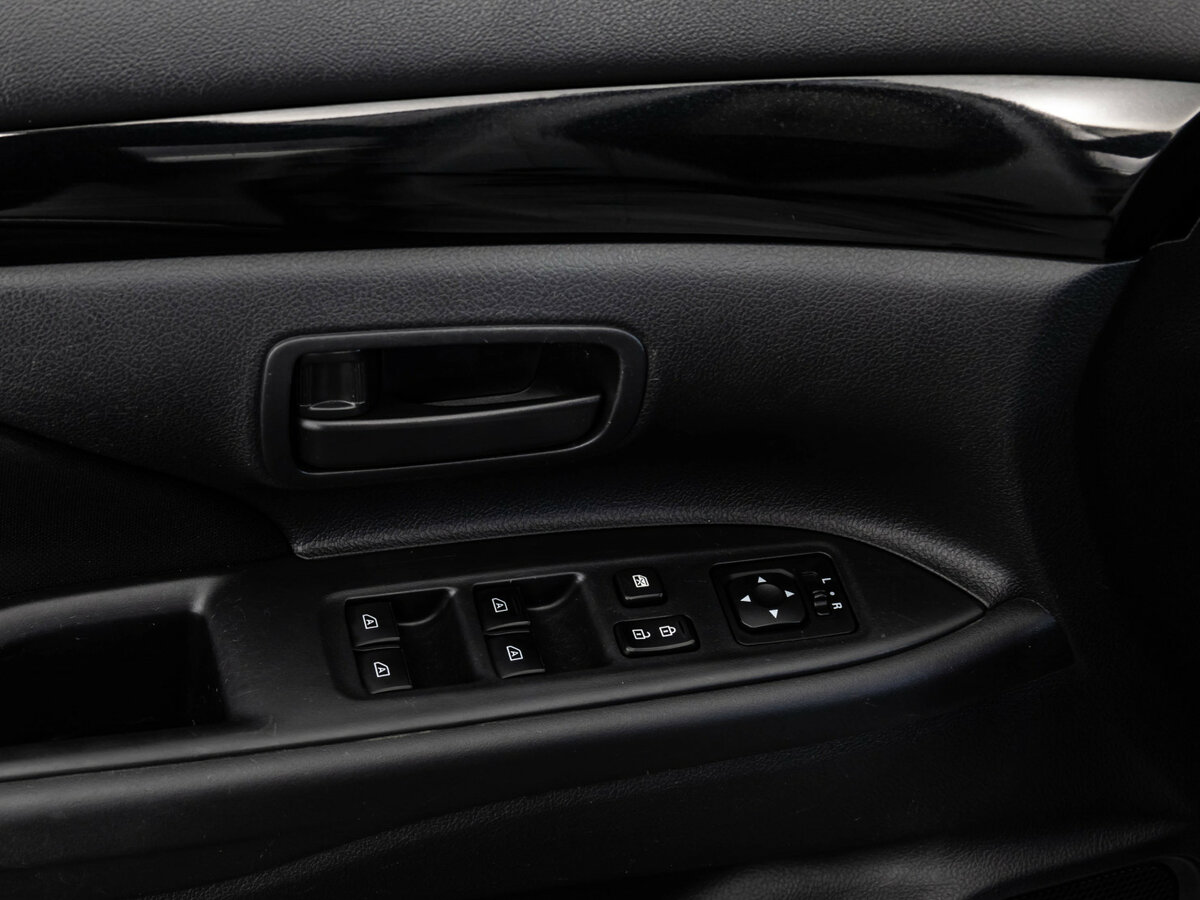 Купить Mitsubishi Outlander с пробегом. Фото: #15