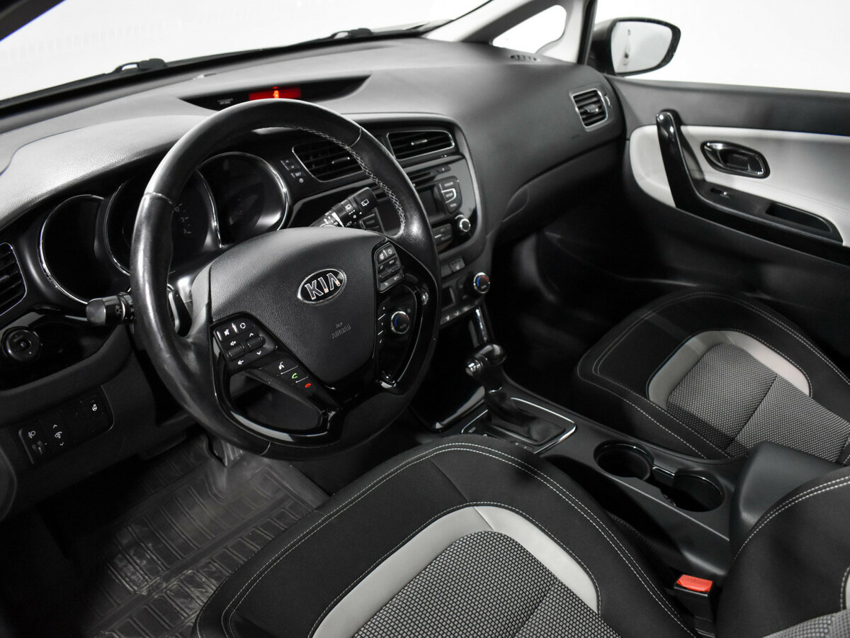 Купить Kia Ceed с пробегом. Фото: #8