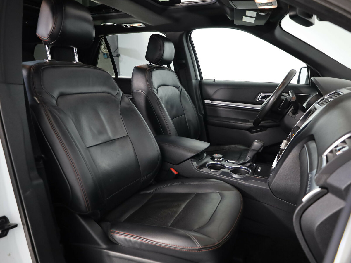 Купить Ford Explorer с пробегом. Фото: #19