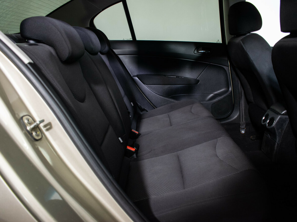 Купить Peugeot 408 с пробегом. Фото: #8