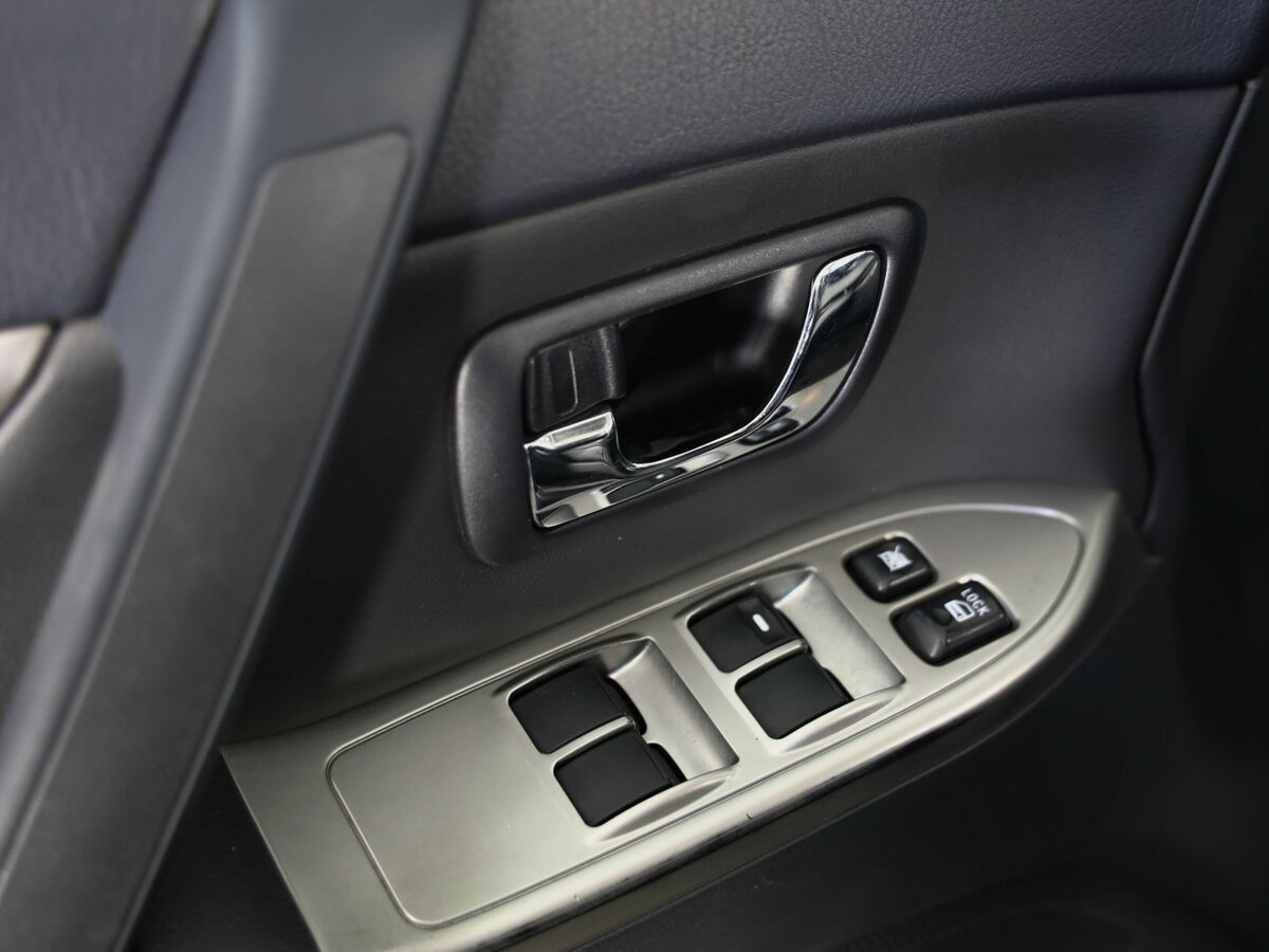 Купить Mitsubishi Pajero с пробегом. Фото: #16