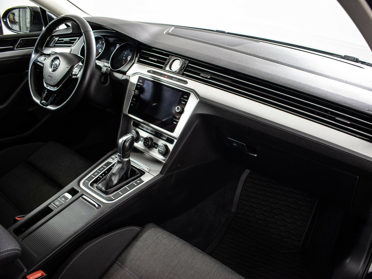 Купить Volkswagen Passat с пробегом. Фото: #9