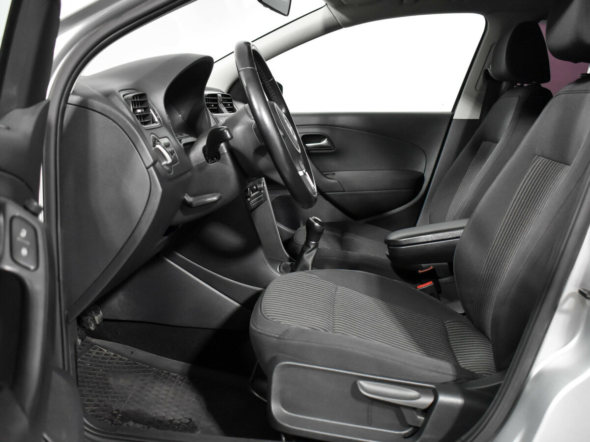 Купить Volkswagen Polo с пробегом. Фото: #9