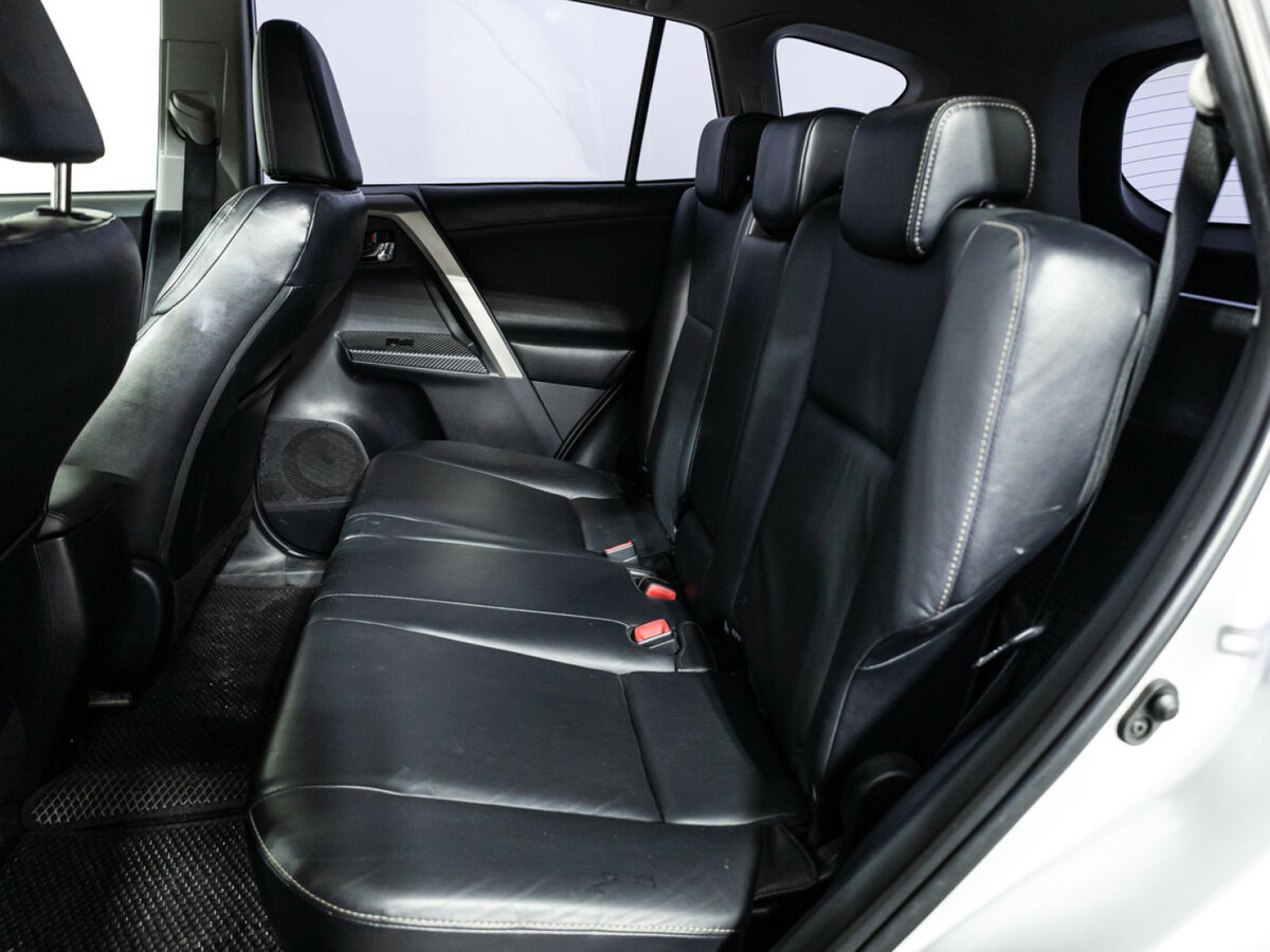 Купить Toyota RAV4 с пробегом. Фото: #9