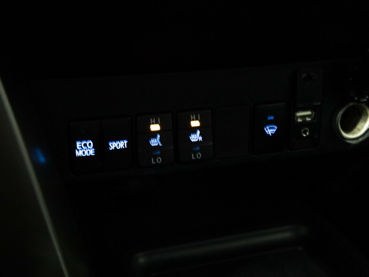 Купить Toyota RAV4 с пробегом. Фото: #15