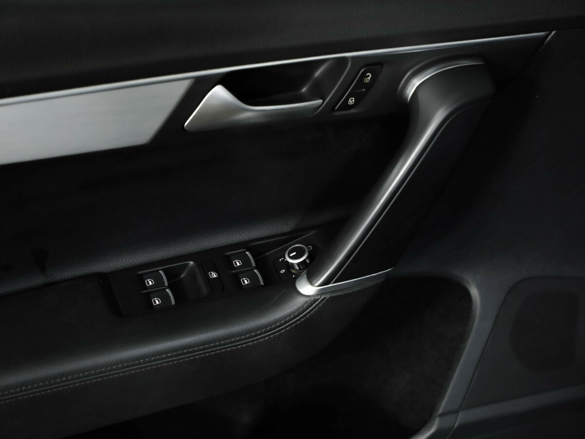 Купить Volkswagen Passat с пробегом. Фото: #24