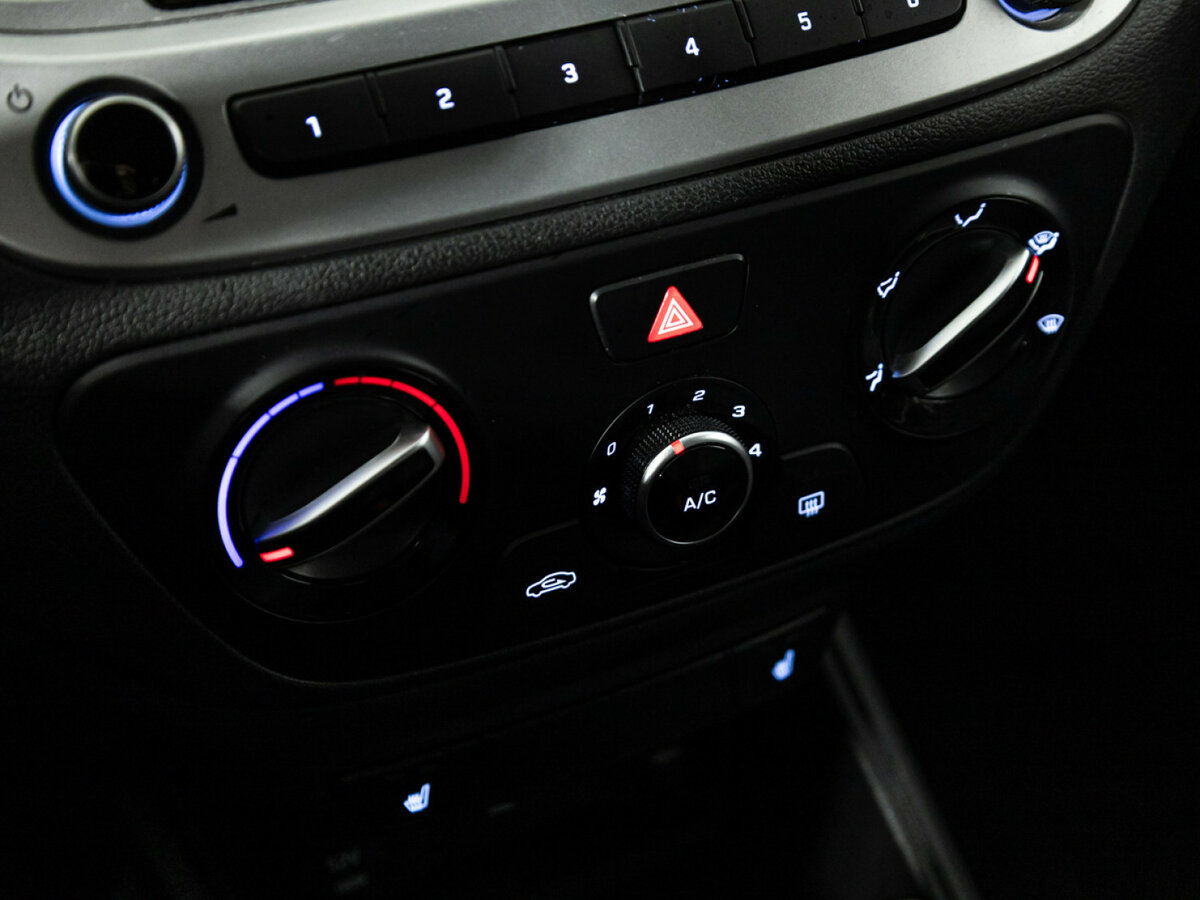 Купить Hyundai Solaris с пробегом. Фото: #13